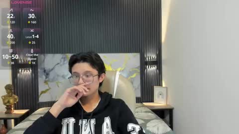 santiago_russo18 online show from 11.19.25