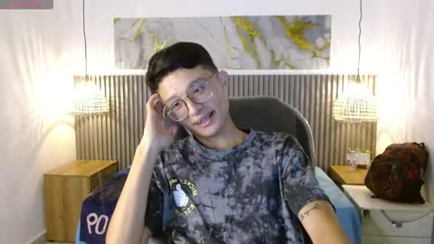 santiago_russo18 online show from 02.04.26