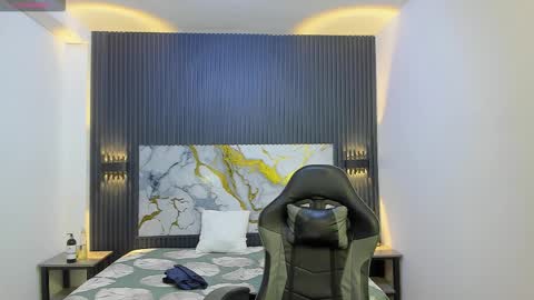 santiago_russo18 online show from 02.12.26