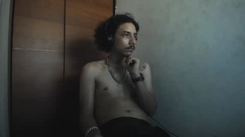 Santiago    online show from 12.21.24