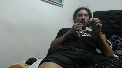 Snapshot of santiagoxxxtreme_ chatting on 10.01.25 Santiago online show from 10.01.25