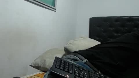 Snapshot of santiagoxxxtreme_ chatting on 10.07.25 Santiago online show from 10.07.25