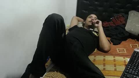 Snapshot of santiagoxxxtreme_ chatting on 10.28.25 Santiago online show from 10.28.25