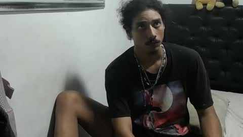 Snapshot of santiagoxxxtreme_ chatting on 11.05.25 Santiago online show from 11.05.25