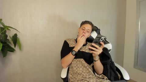 Julius Novachrono  online show from 10.01.25