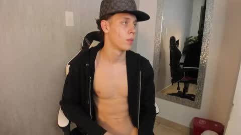 Julius Novachrono  online show from 10.26.25