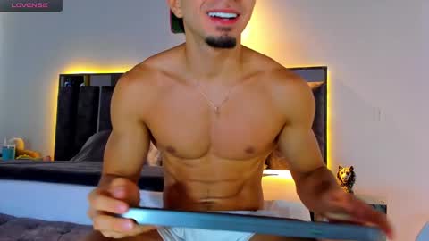Snapshot of santin_seans chatting on 03.04.25 Santiago Seans online show from 03.04.25