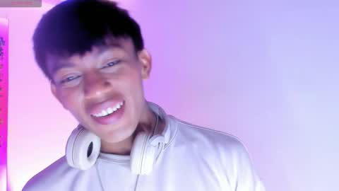 Santii online show from 10.19.25