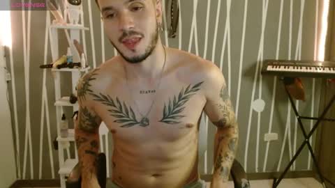 Snapshot of santti_torres chatting on 01.22.25 Santy Torres online show from 01.22.25