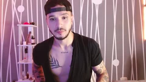 Snapshot of santti_torres chatting on 02.19.25 Santy Torres online show from 02.19.25