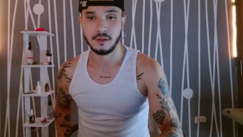 Snapshot of santti_torres chatting on 02.25.25 Santy Torres online show from 02.25.25