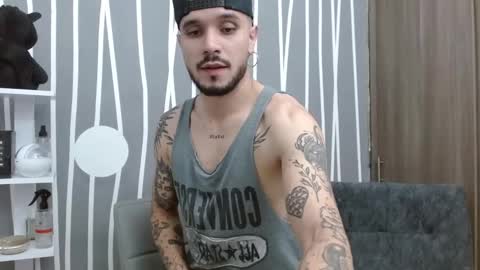 Snapshot of santti_torres chatting on 10.10.25 Santy Torres online show from 10.10.25