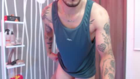 Snapshot of santti_torres chatting on 11.30.25 Santy Torres online show from 11.30.25