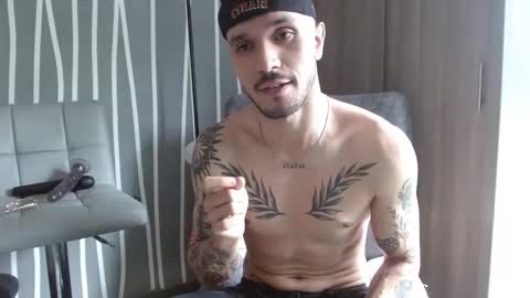 Snapshot of santti_torres chatting on 02.25.26 Santy Torres online show from 02.25.26