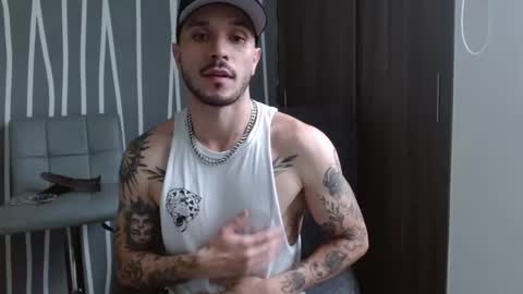 Snapshot of santti_torres chatting on 02.28.26 Santy Torres online show from 02.28.26