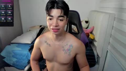 Snapshot of santy7u7 chatting on 10.28.25 Mr. Santiago online show from 10.28.25