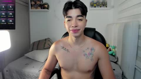 Snapshot of santy7u7 chatting on 11.13.25 Mr. Santiago online show from 11.13.25