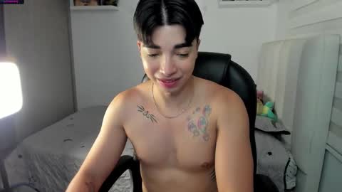 Snapshot of santy7u7 chatting on 11.21.25 Mr. Santiago online show from 11.21.25