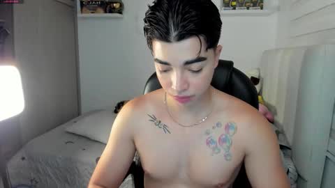 Snapshot of santy7u7 chatting on 12.05.25 Mr. Santiago online show from 12.05.25