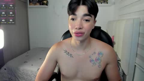 Snapshot of santy7u7 chatting on 12.14.25 Mr. Santiago online show from 12.14.25