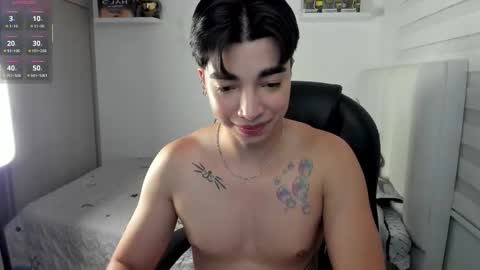 Snapshot of santy7u7 chatting on 12.18.25 Mr. Santiago online show from 12.18.25