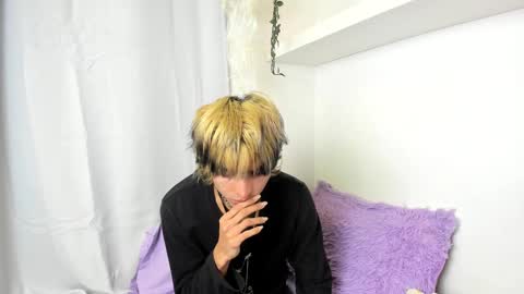 Snapshot of santy_kitty chatting on 12.15.24 kitty online show from 12.15.24