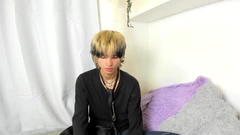 Snapshot of santy_kitty chatting on 12.18.24 kitty online show from 12.18.24