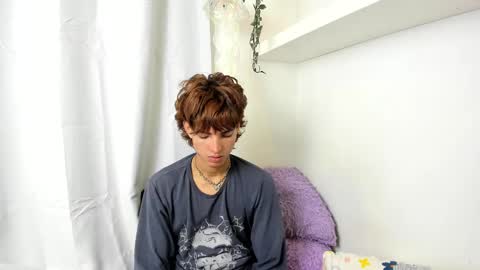 Snapshot of santy_kitty chatting on 01.06.25 kitty online show from 01.06.25