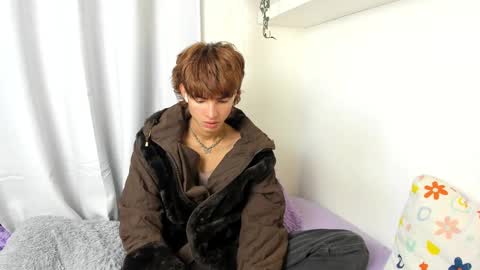 Snapshot of santy_kitty chatting on 01.13.25 kitty online show from 01.13.25