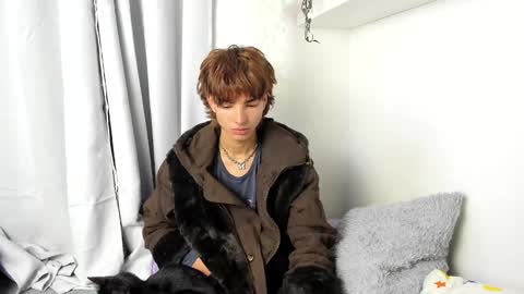 Snapshot of santy_kitty chatting on 01.15.25 kitty online show from 01.15.25