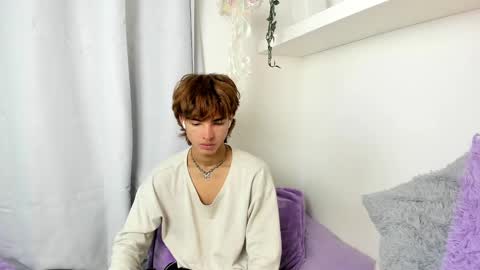 Snapshot of santy_kitty chatting on 01.19.25 kitty online show from 01.19.25