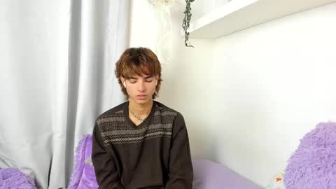 Snapshot of santy_kitty chatting on 01.21.25 kitty online show from 01.21.25