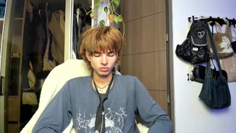 Snapshot of santy_kitty chatting on 01.30.25 kitty online show from 01.30.25