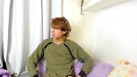 Snapshot of santy_kitty chatting on 02.18.25 kitty online show from 02.18.25