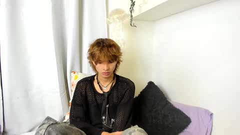 Snapshot of santy_kitty chatting on 02.20.25 kitty online show from 02.20.25