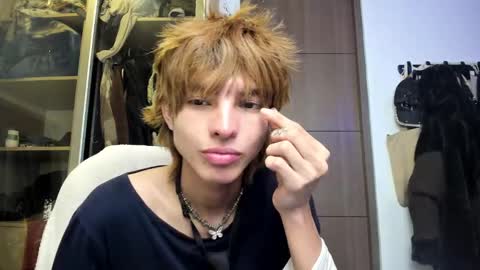 Snapshot of santy_kitty chatting on 02.27.25 kitty online show from 02.27.25