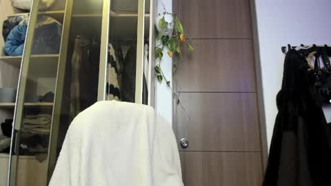 Snapshot of santy_kitty chatting on 03.04.25 kitty online show from 03.04.25