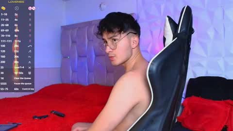 Snapshot of santyago_taylor chatting on 12.10.24 Santyago online show from 12.10.24