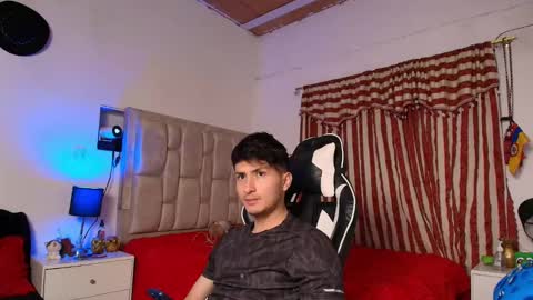 Snapshot of santyago_taylor chatting on 12.14.24 Santyago online show from 12.14.24