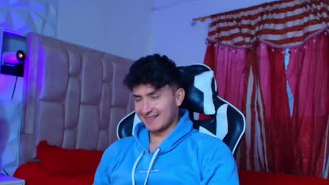 Snapshot of santyago_taylor chatting on 12.20.24 Santyago online show from 12.20.24