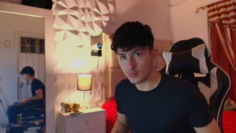 Snapshot of santyago_taylor chatting on 12.26.24 Santyago online show from 12.26.24