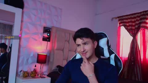 Snapshot of santyago_taylor chatting on 12.29.24 Santyago online show from 12.29.24