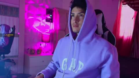 Snapshot of santyago_taylor chatting on 12.31.24 Santyago online show from 12.31.24