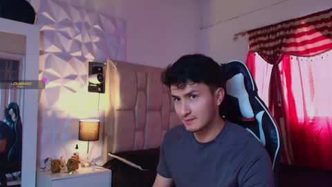 Snapshot of santyago_taylor chatting on 01.01.25 Santyago online show from 01.01.25