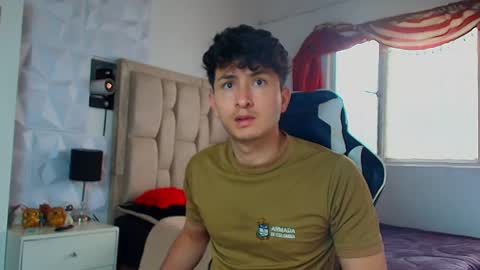 Snapshot of santyago_taylor chatting on 01.28.25 Santyago online show from 01.28.25