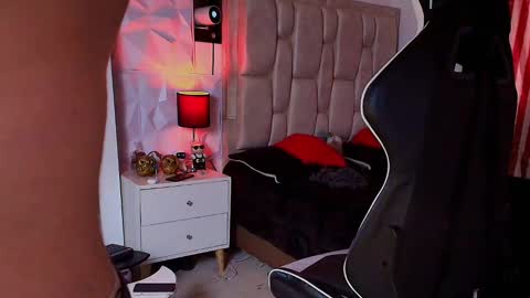 Snapshot of santyago_taylor chatting on 02.13.25 Santyago online show from 02.13.25