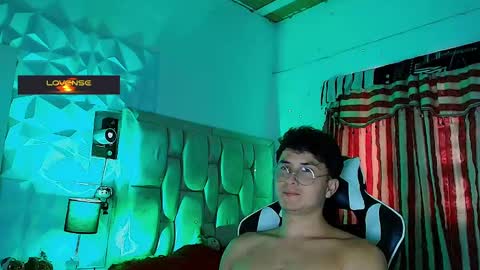 Snapshot of santyago_taylor chatting on 03.10.25 Santyago online show from 03.10.25