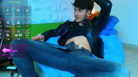 Snapshot of santyago_taylor chatting on 09.16.25 Santyago online show from 09.16.25