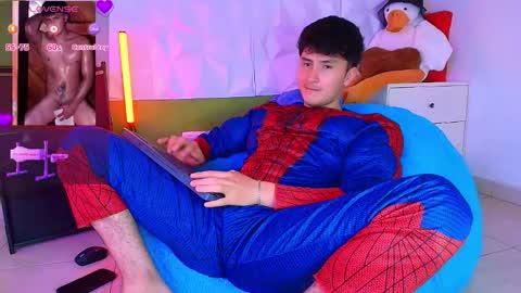 Snapshot of santyago_taylor chatting on 10.01.25 Santyago online show from 10.01.25