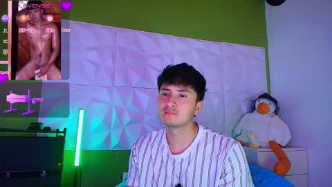 Snapshot of santyago_taylor chatting on 10.03.25 Santyago online show from 10.03.25